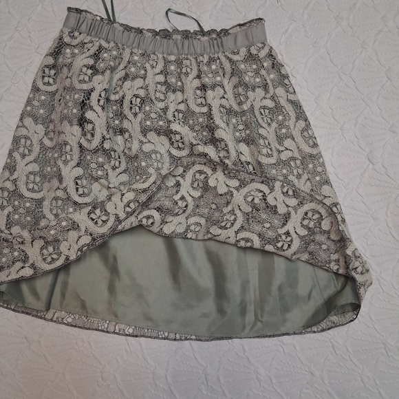 J. Crew Gray and White Lace Mini Skirt Size 0 - Picture 5 of 16